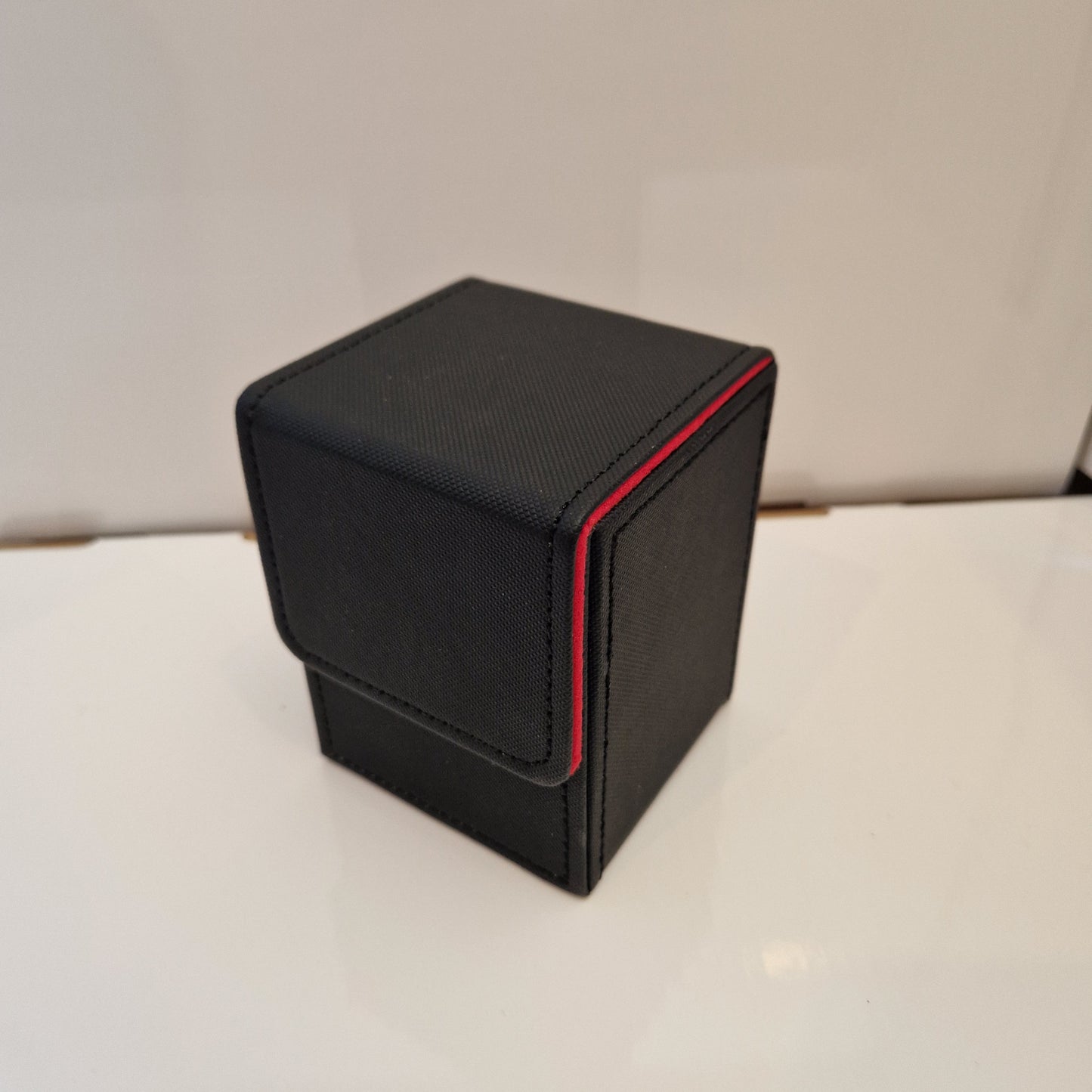 Black Magnetic Deck Box, Red Interior - 100 Cards