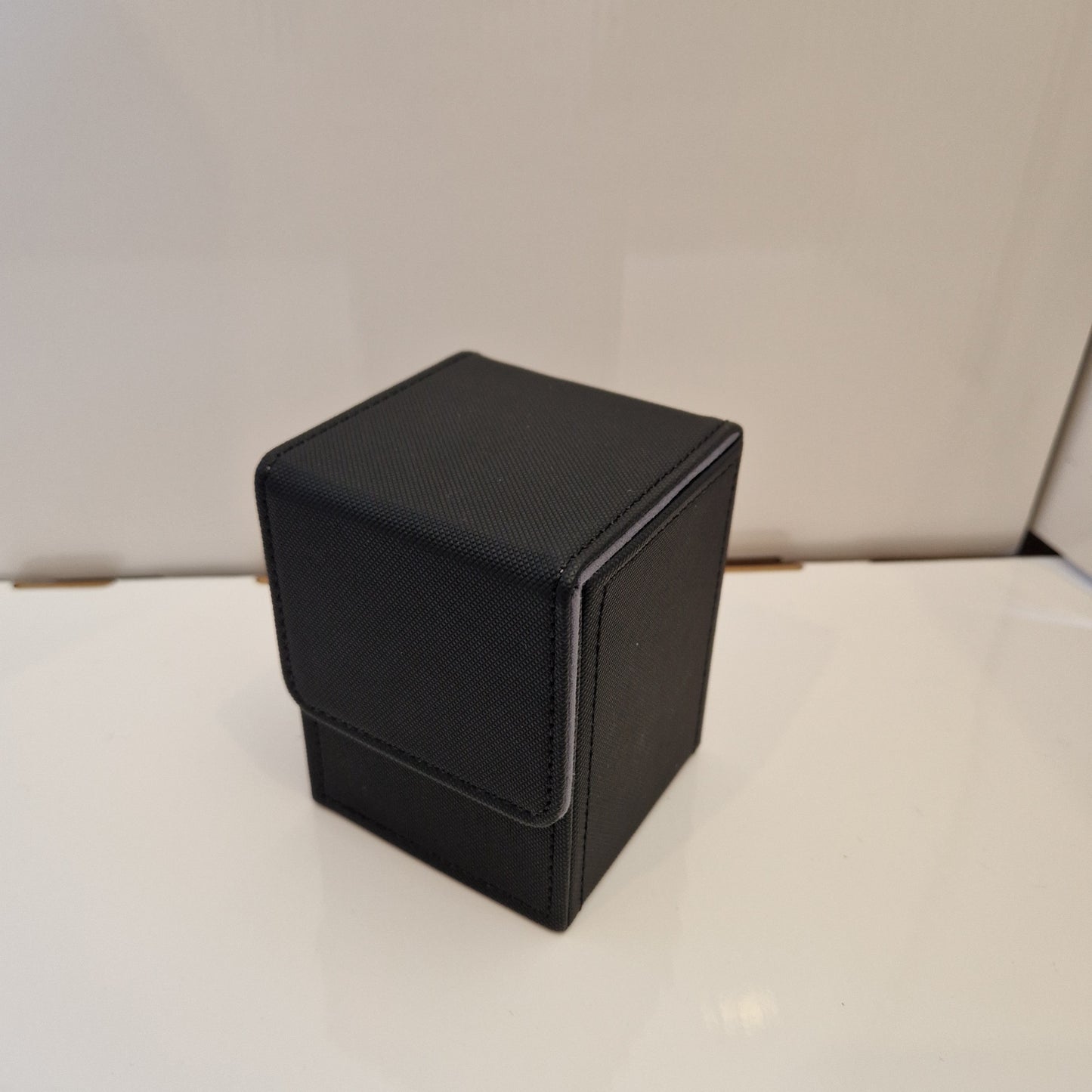 Black Magnetic Deck Box, Grey Interior - 100 Cards
