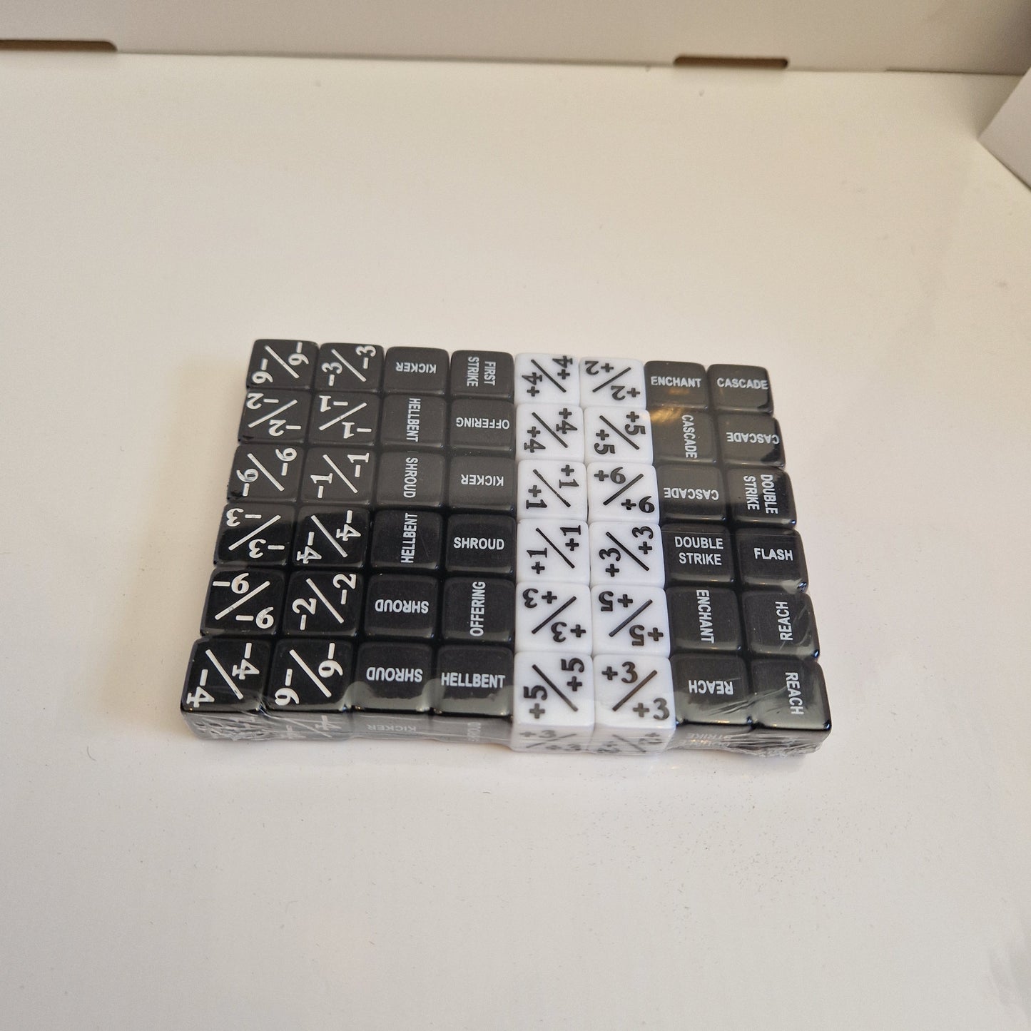 Keyword, Ability & +/- Counters | 48 Pieces, 6 Sided Dice